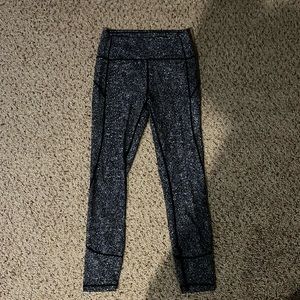 Lululemon - sz 6 - nulu 7/8 tight